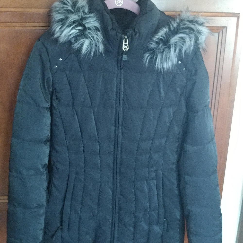 Excellent like new condition. Machine wash. 2 zipp